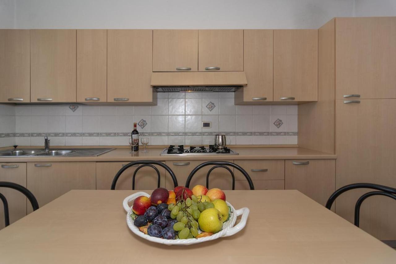 Giada Palace Apartments & Pool - Giada Palace Group 루카 외부 사진