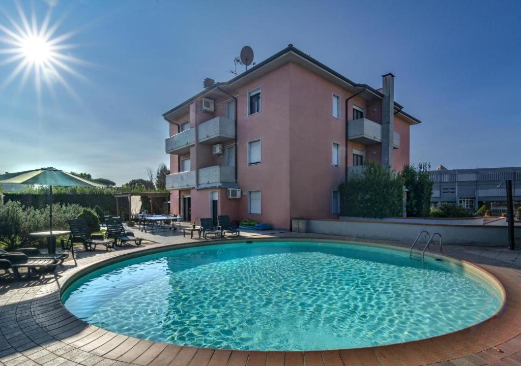 Giada Palace Apartments & Pool - Giada Palace Group 루카 외부 사진